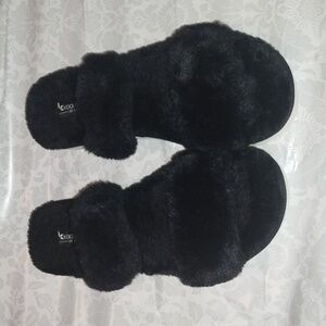 Koolaburra slides by UGG